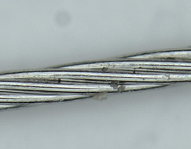Observation of an implant wire using the VHX Series 4K Digital Microscope